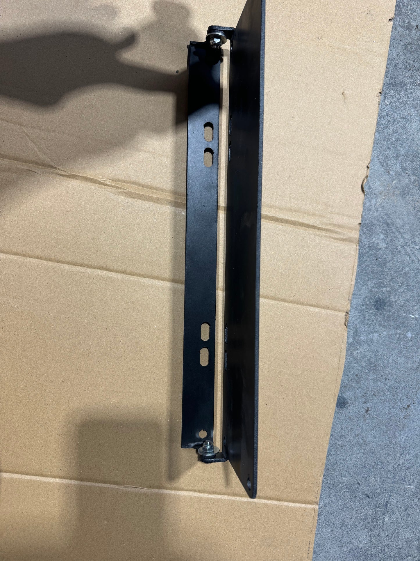 Flip up number plate bracket